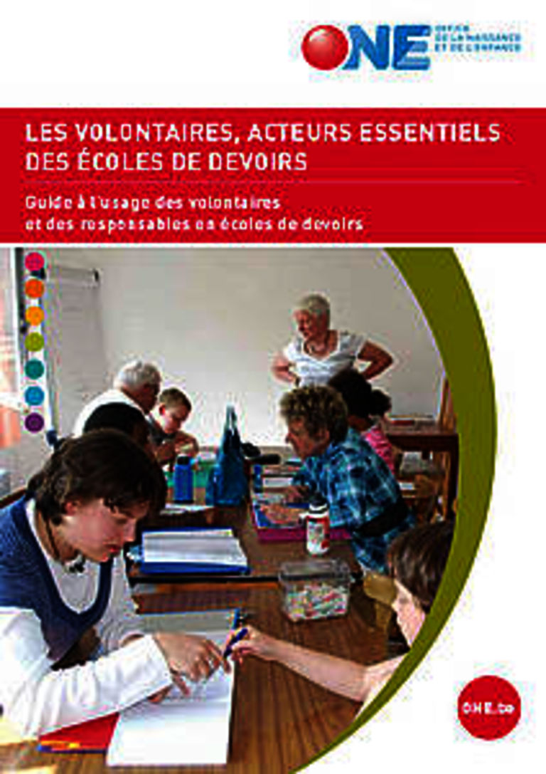 des volontaires de l'école des devoirs et des enfants