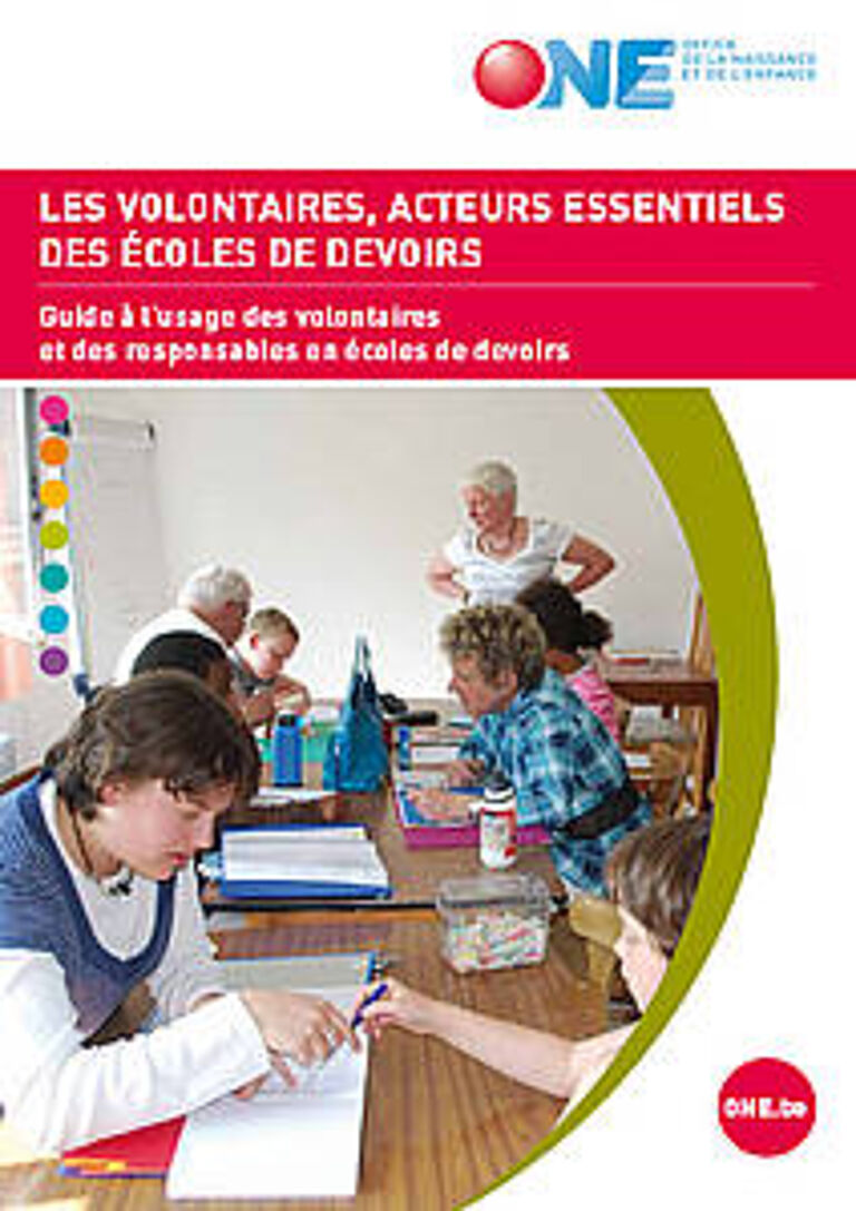 des volontaires de l'école des devoirs et des enfants
