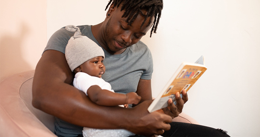 Lire avec Bébé : pourquoi est-ce bénéfique ?
