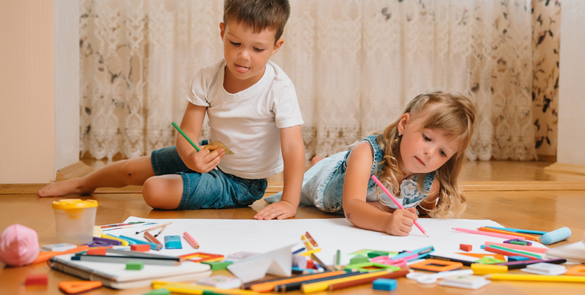 Maison De Jeux Pour Enfants En Plastique Coloré Avec Porte Et